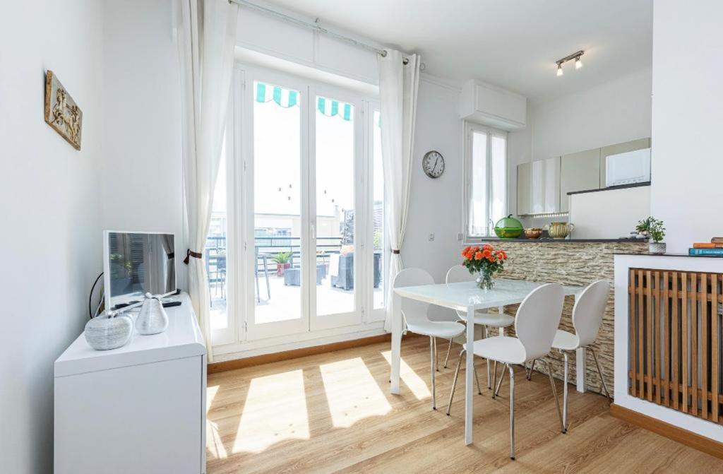 Apartment Deux Pieces Terrasse Sous Les Etoiles Nizza